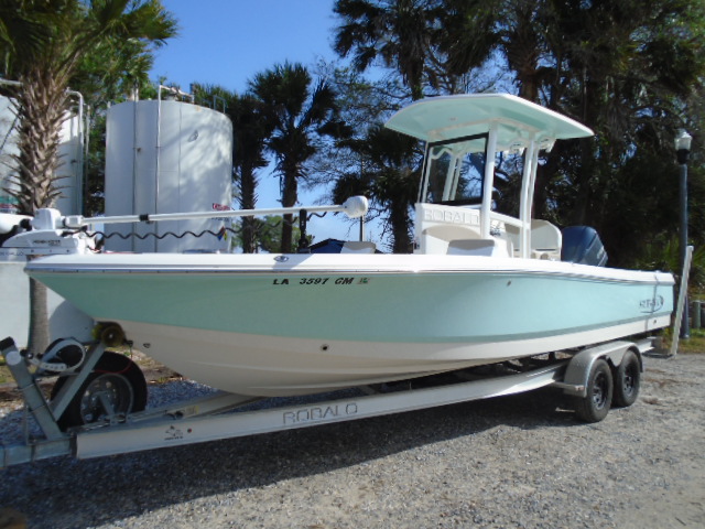 2021 Robalo 246 Cayman